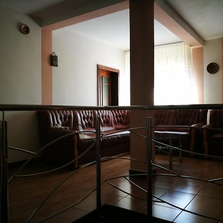 Pensiunea Ramona Carpinisu Экстерьер фото